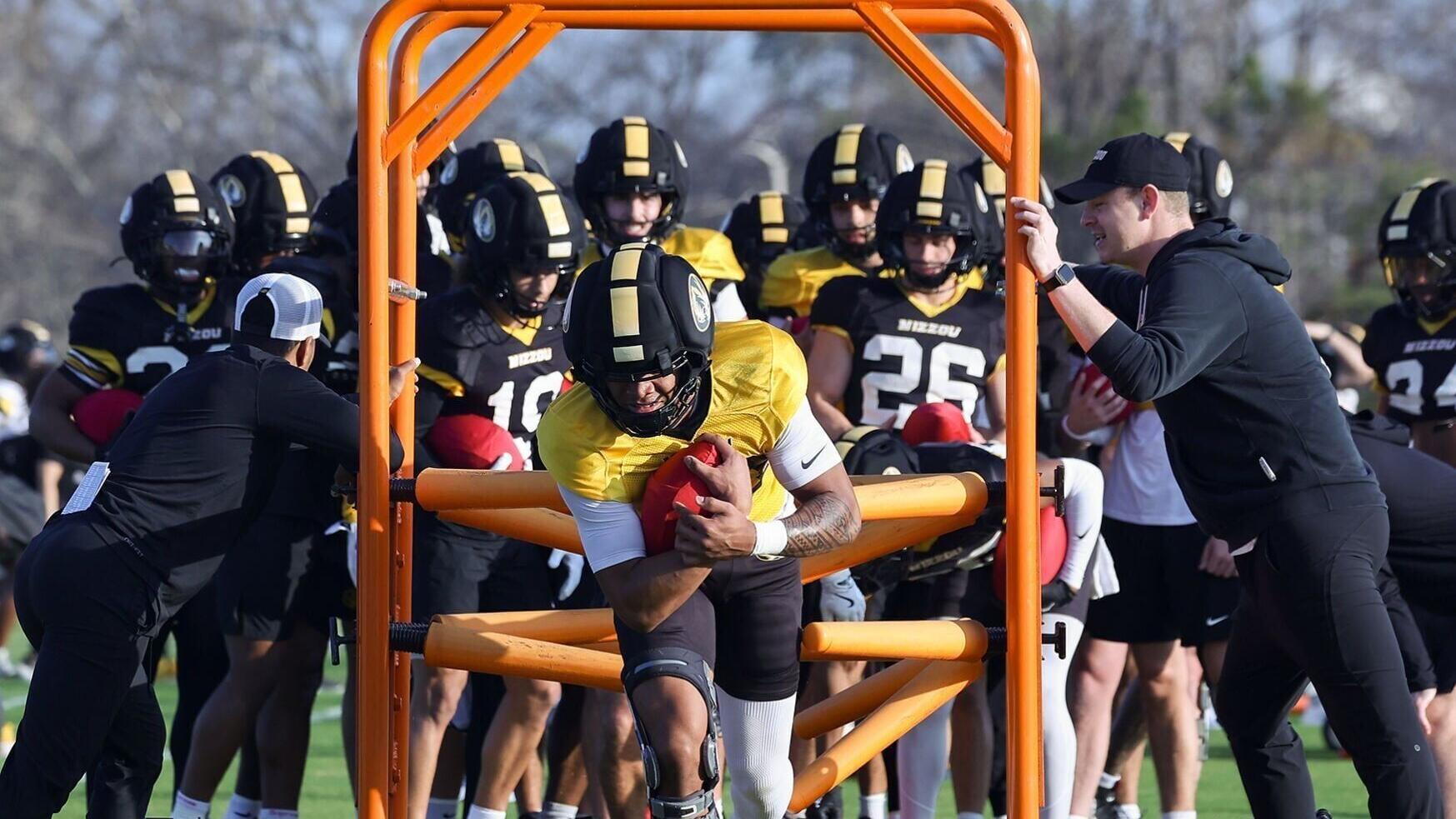 Quarterback Austin Simmons practices running drills (copy) (copy)