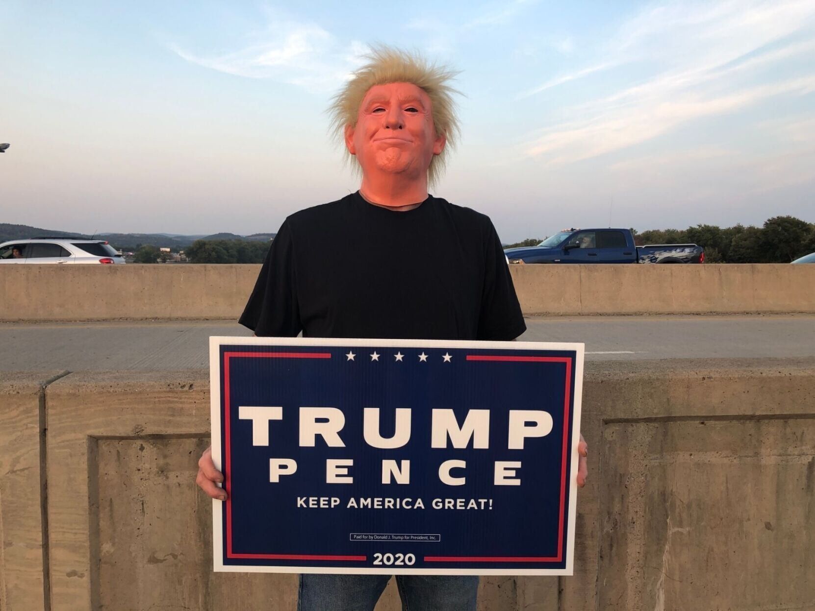 2020-09-25 Trump Rally on Market St. Bridge 5.jpg