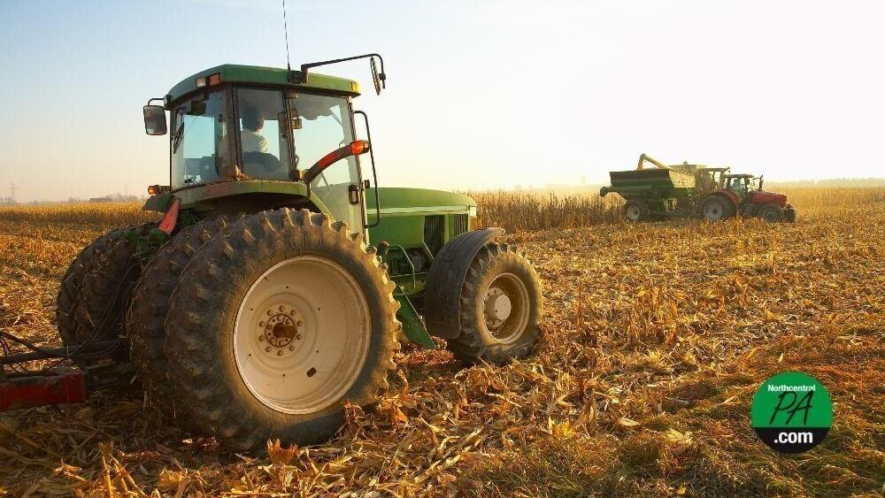 Farming tractor CIRCLE