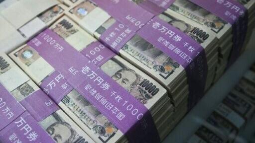 US and Japanese officials say they are ready to step into currency markets again after a joint intervention sent the yen soaring against the dollar