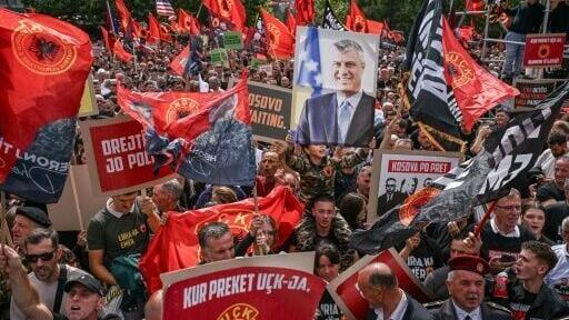 Tens of thousands of people rallied in Pristina