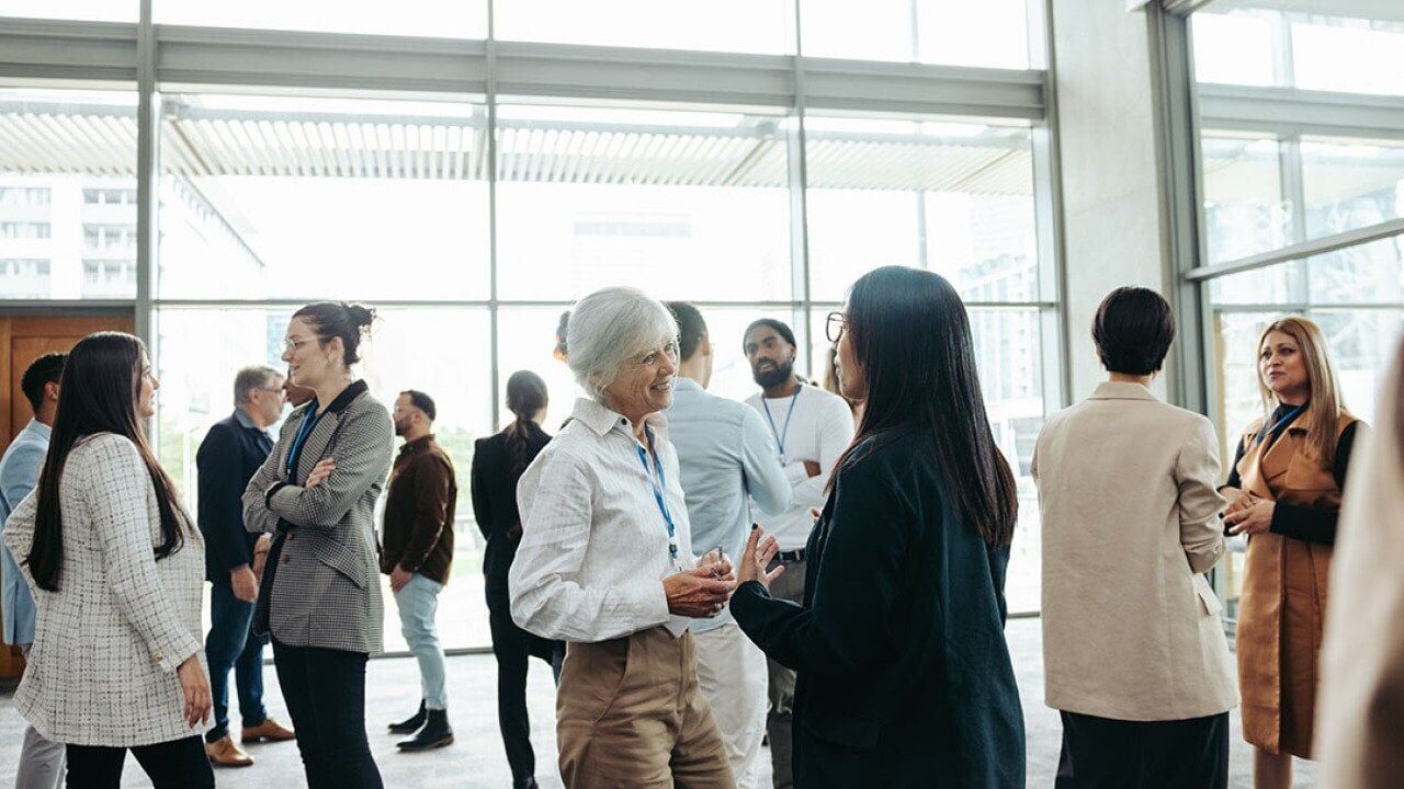 10 conversation starters that actually work, according to communication experts