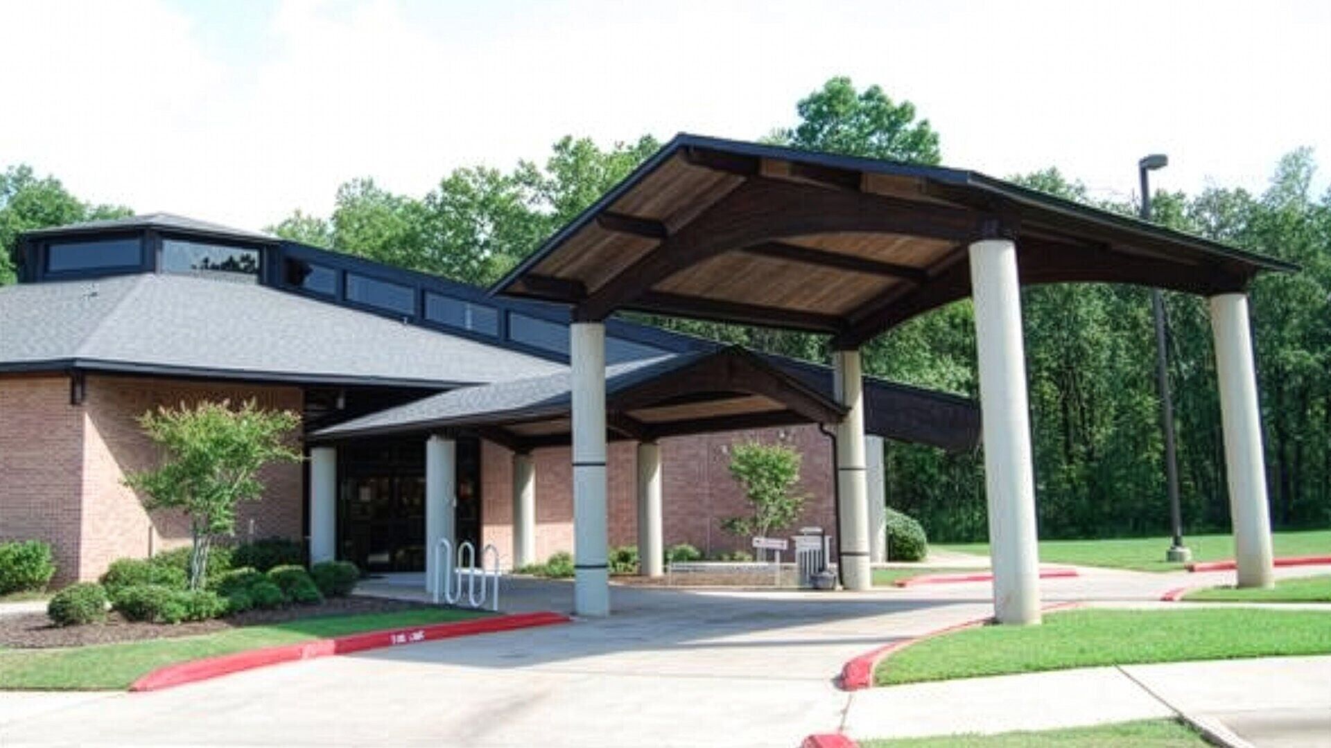 Shreve Memorial Library David Raines Branch.jpg