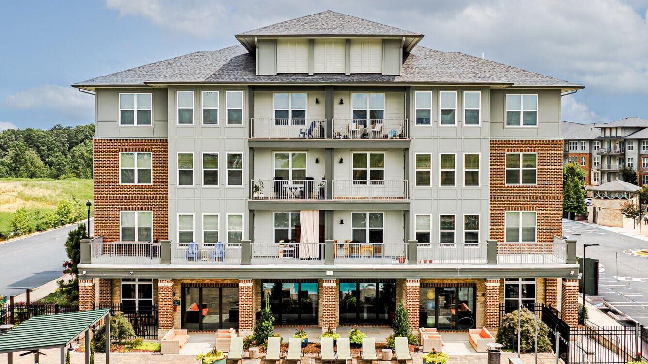 The Kingson is a 240-unit, Class A, garden-style community in historic Fredericksburg, Va., within the greater Washington, D.C., metropolitan area.