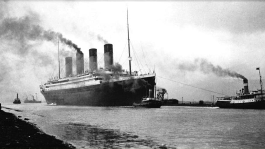 The RMS Titanic leaving harbor.