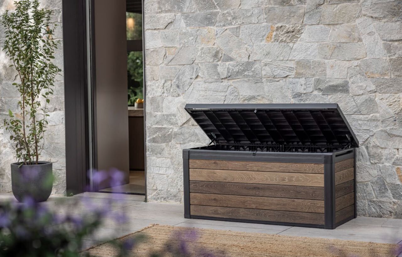 Outdoor storage box
