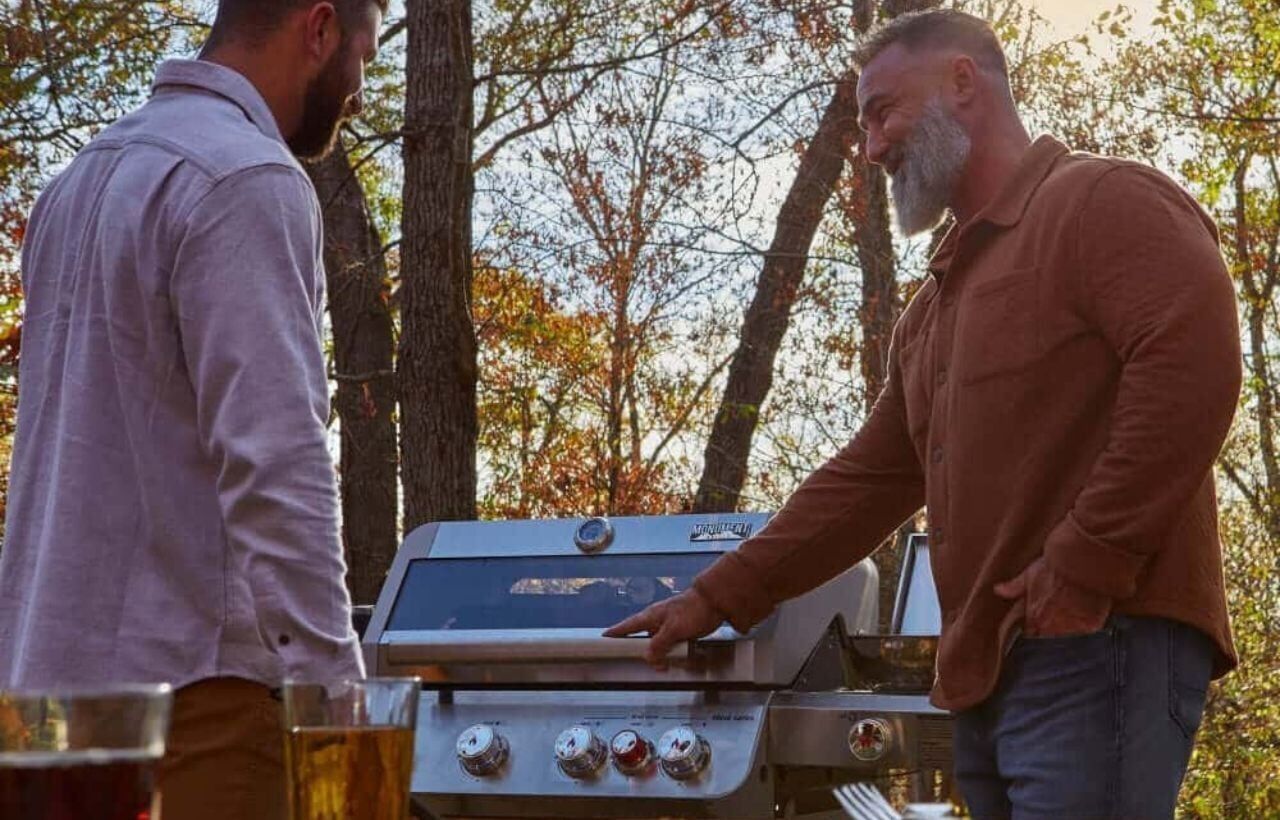 Electric grill for outdoor cooking