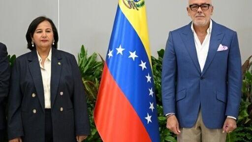 Former opposition lawmaker Dinorah Figuera (L) and Venezuelan National Assembly President Jorge Rodríguez met during Venezuela's political dialogue process in Caracas