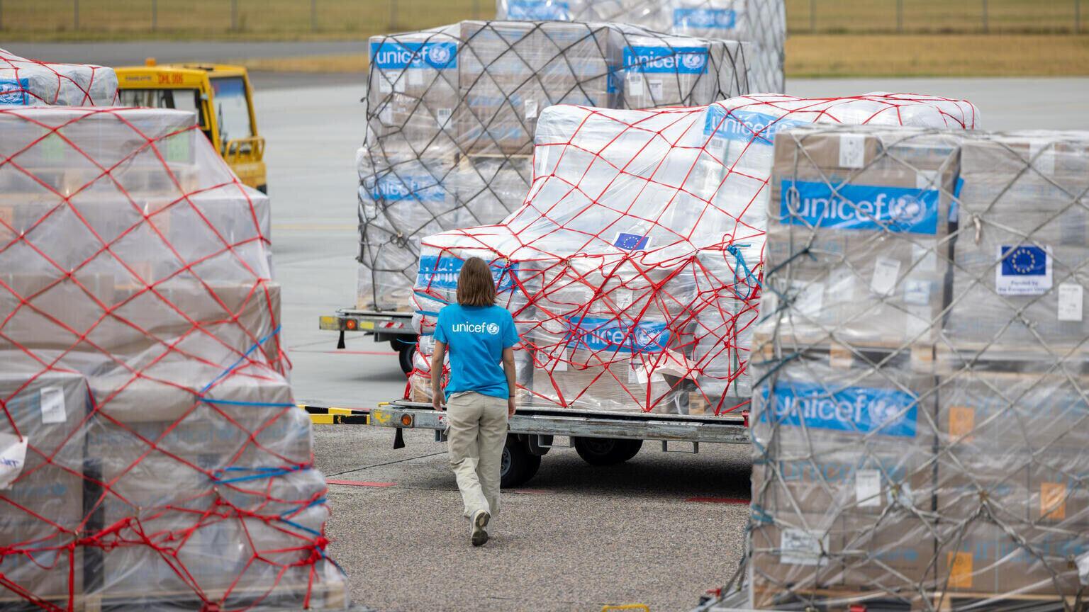 Aid bound for Venezuela is loaded in a cargo plane at UNICEF's global supply and logistics hub in Copenhagen. (CNW Group/Canadian Unicef Committee)