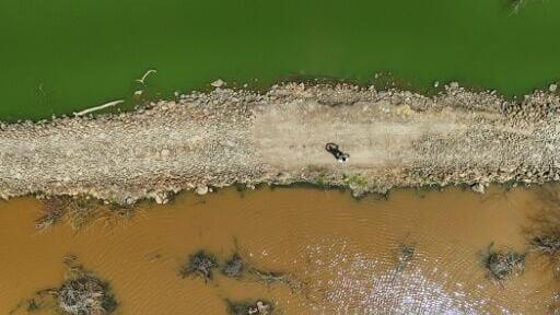 The distance between freshwater Lake Baringo and alkaline Lake Bogoria is now estimated to be about 10 km (six miles)