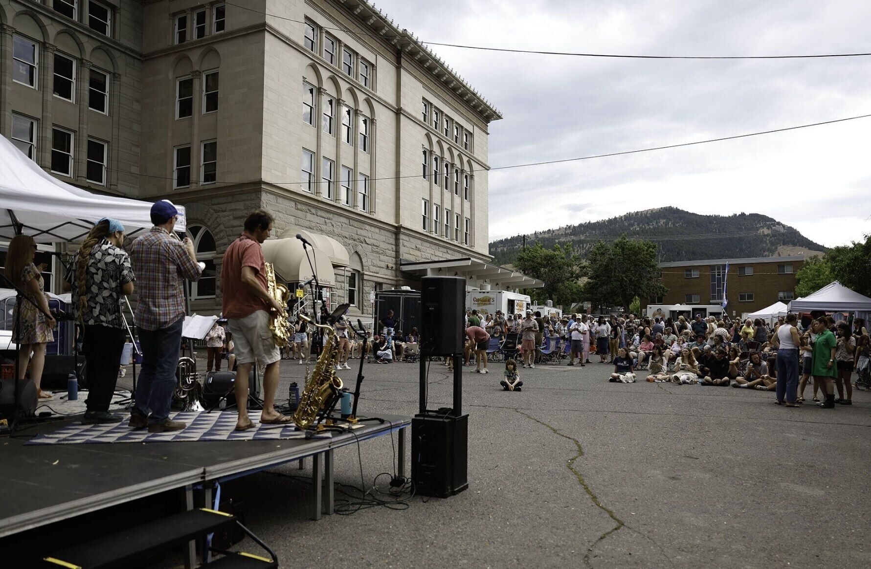 081625-ir-nws-Block Party-5.jpg