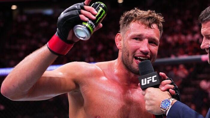Monster Energy's Reinier Defeats Roman Dolidze via TKO 
In UFC Light Heavyweight Debut at UFC Fight Night in Sacramento
