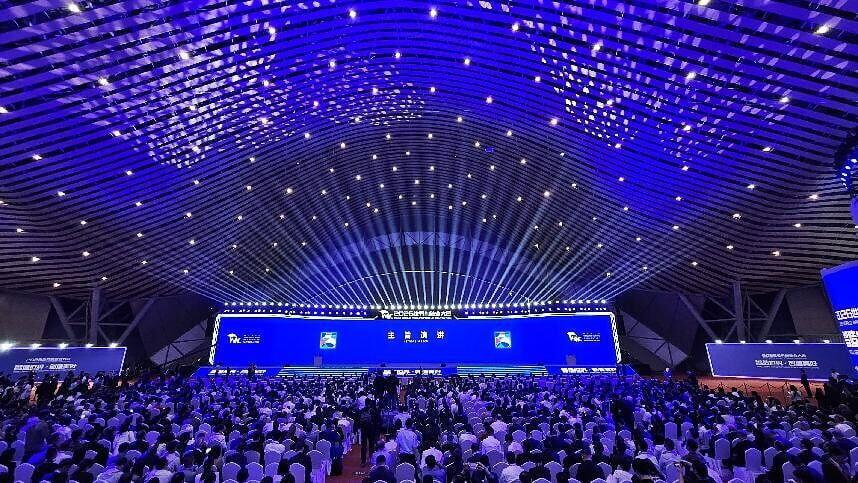 Scene at the convention (Photo by Meng Jing)