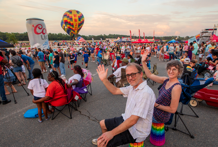 balloon rally crowd