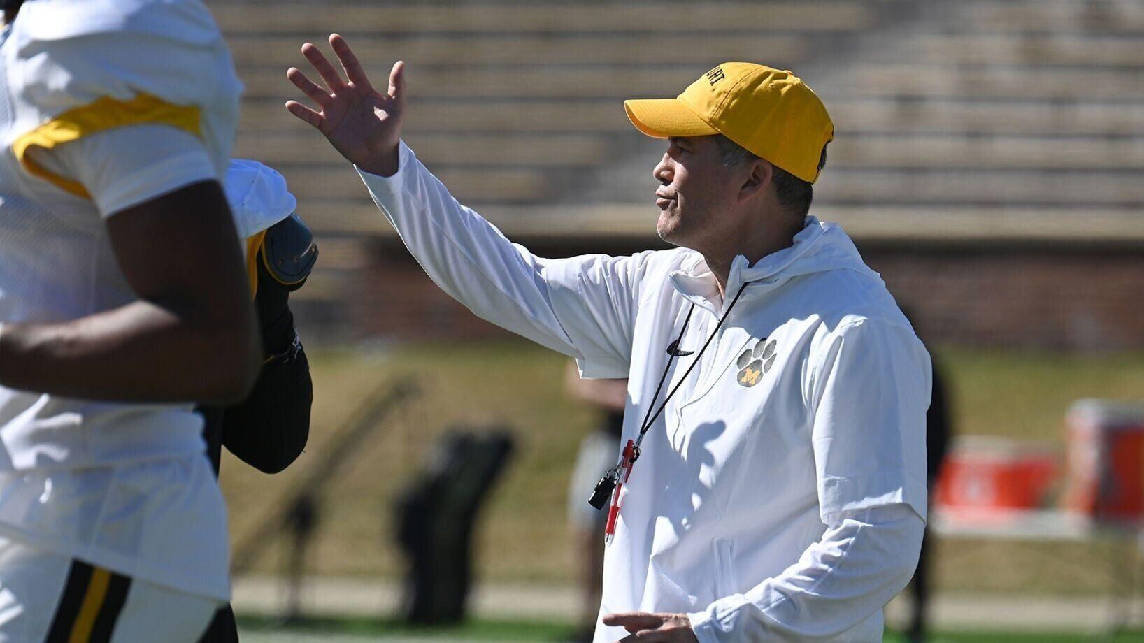 Missouri defensive coordinator Corey Batoon directs players (copy) (copy) (copy)