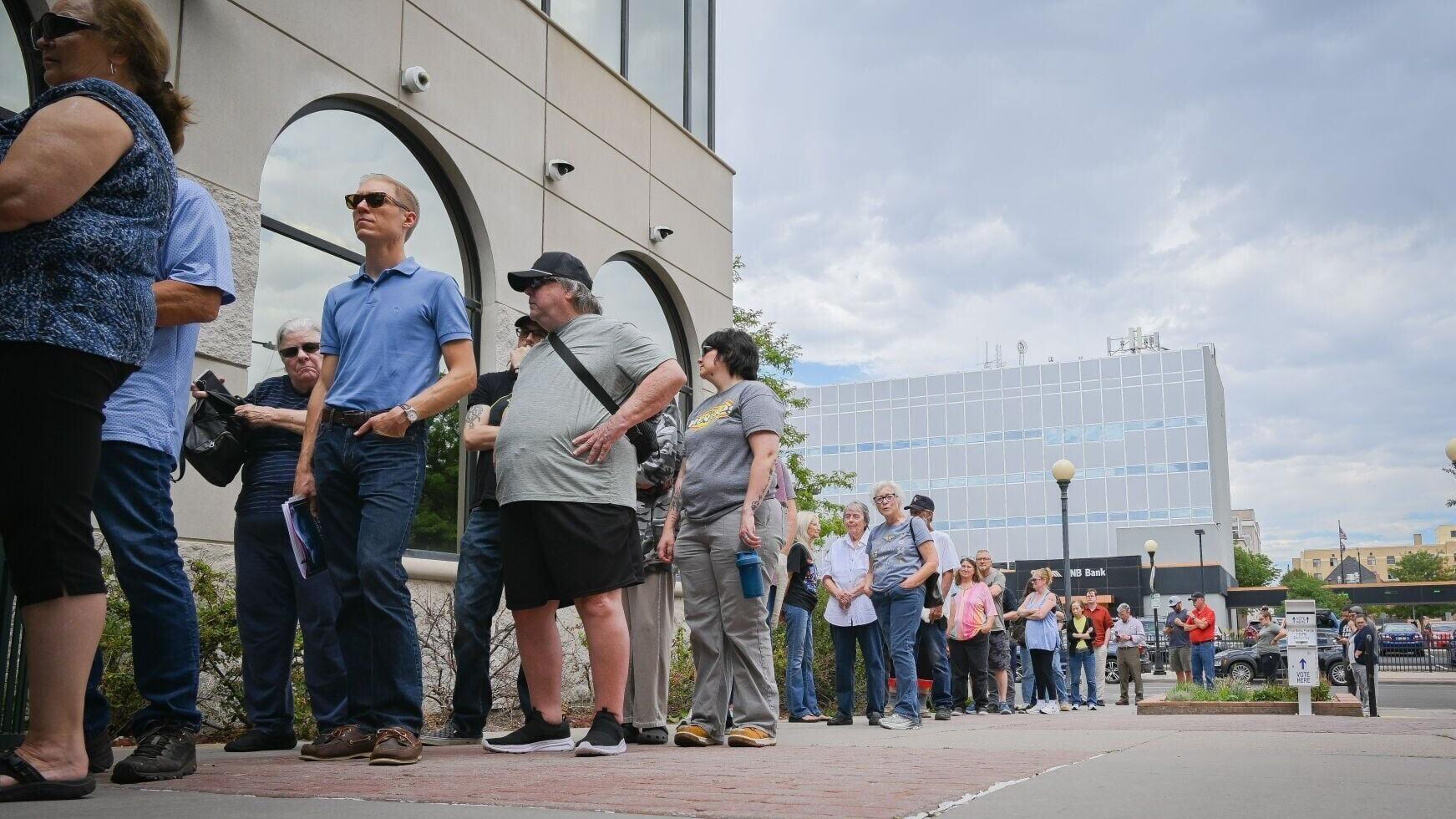 Voters in line at courthouse 1