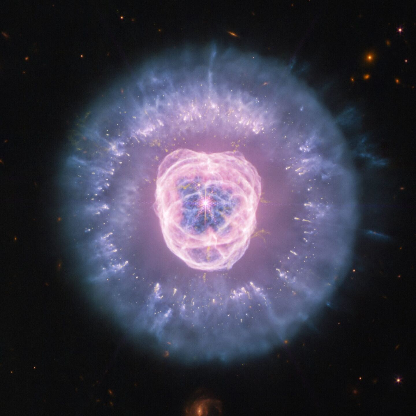 Space cloud resembling “lion’s head” has been observed
