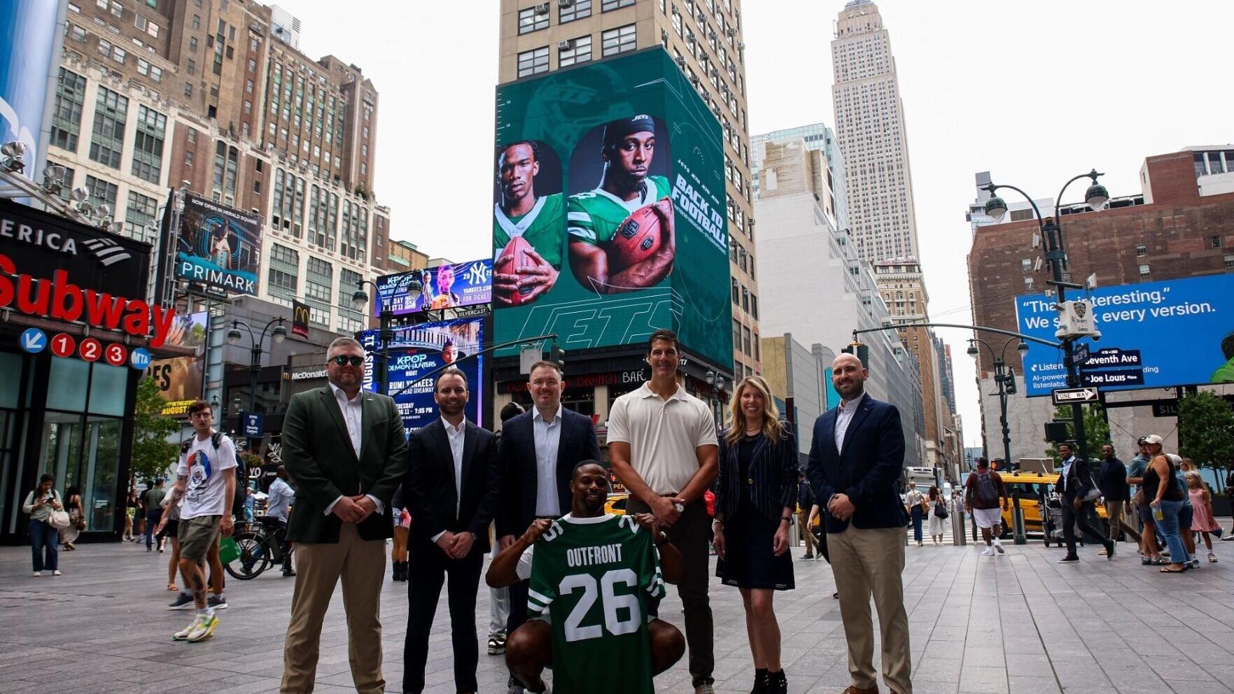 OUTFRONT and the New York Jets unveiled their exclusive, multi-year partnership during the "Back to Football" campaign event, featuring legendary Jets linebacker Bart Scott and introducing OUTFRONT as the exclusive IRL media partner for Jets advertisers.