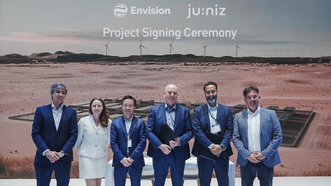 Left to right: Ignacio Gallego, Strategic Accounts Sales Director, Envision Energy; Thekla Chaplar, Senior Commercial Manager, Envision Energy; Henry Peng, President Europe &amp; Latin America, SVP of Envision Energy; Thomas Stephanblome, CEO, ju:niz Energy...