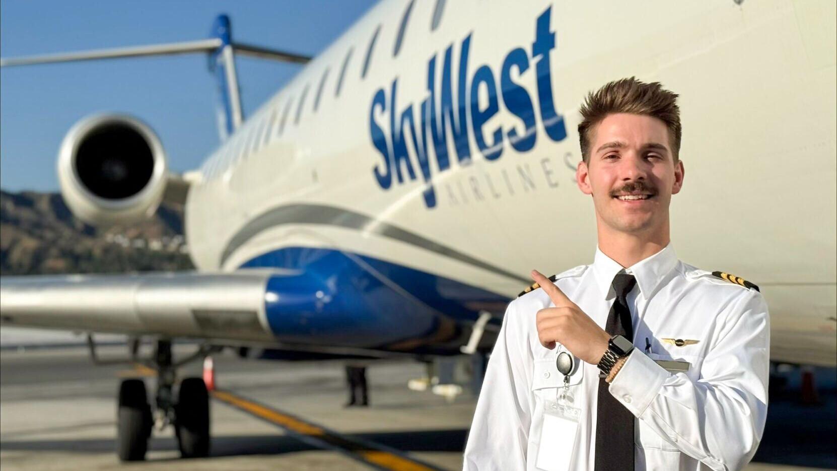 ATP Flight School graduate and SkyWest Airlines First Officer Jonathan Thomas.