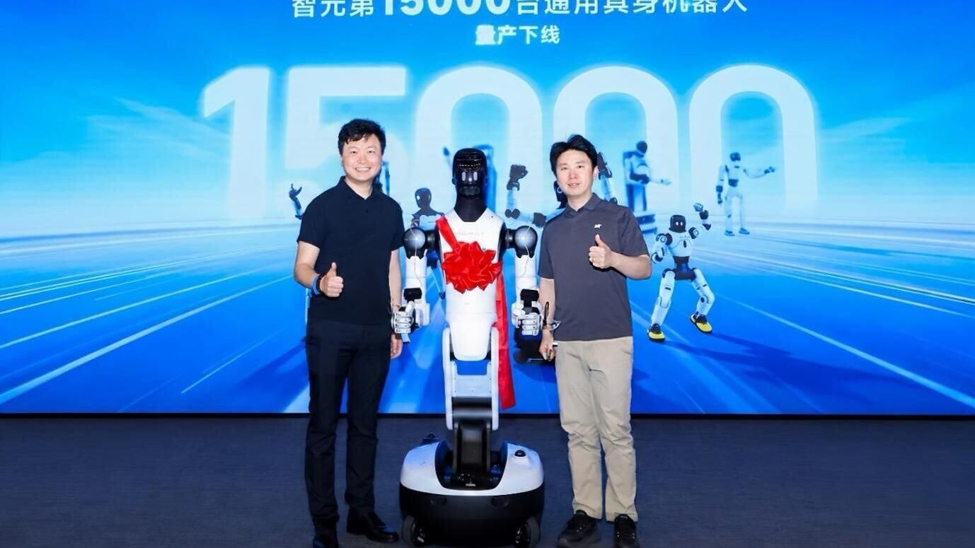 Dr. Yao Maoqing, Partner, Senior Vice President and President of the Embodied AI Business Unit at AGIBOT, and Li Long, General Manager of the Robotics Business Unit at Longcheer Technology, attended the ceremony marking the roll-off of AGIBOT's 15,000th...