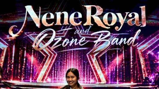 Nene performed with her regular Ozone Band during her Bangkok appearance