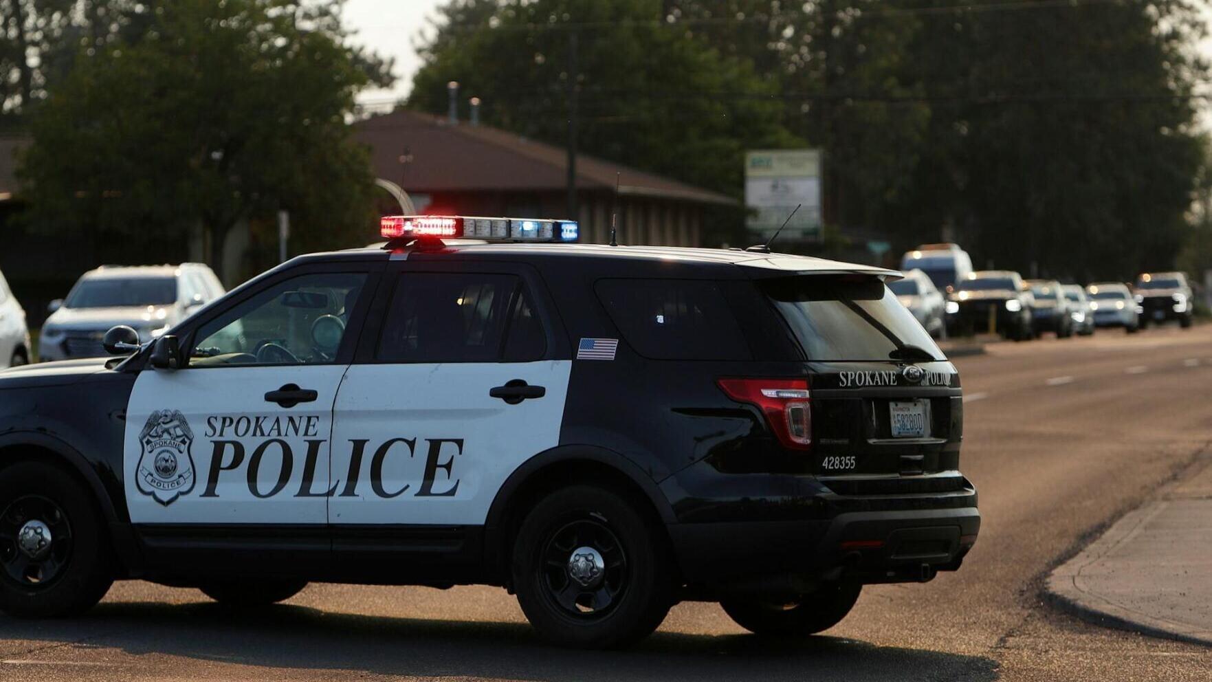 Police create evacuation corridors to quickly move vehicles out of a neighborhood threatened by a wildfire on Aug. 1, 2026.