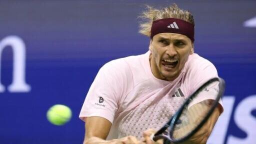 Top seed Alexander Zverev is through to the US Open fourth round after a win over Chile's Alejandro Tabilo