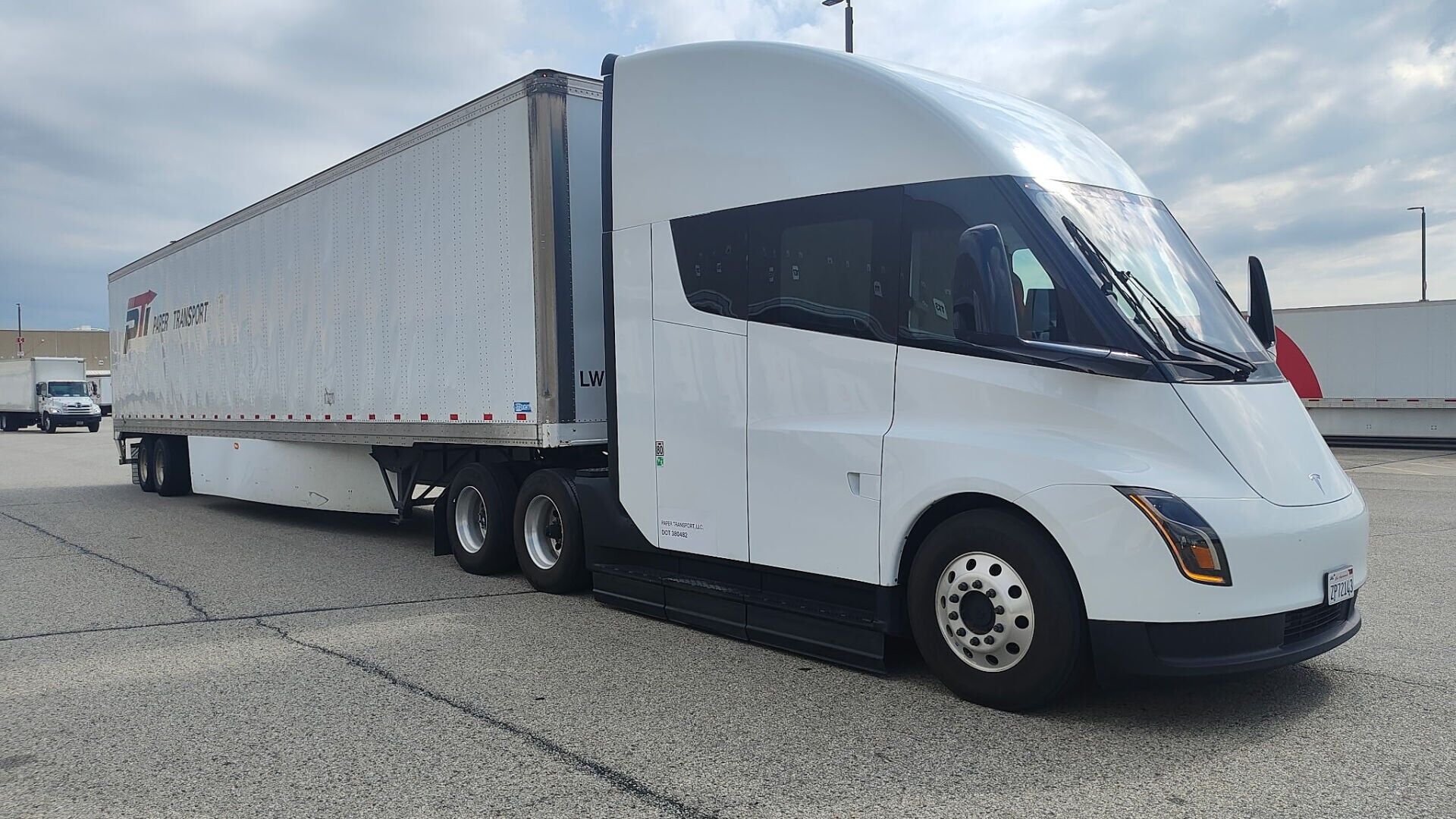 Passenger-side view of the Tesla Semi Long Range and Paper Transport trailer during evaluation in dedicated operations in the Chicago market.