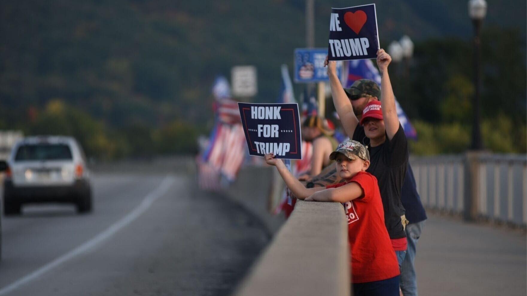 2020-09-25 Trump Rally on Market St. Bridge.jpg