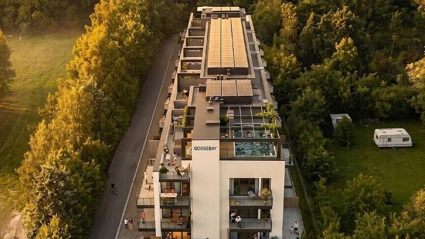 Protection from a coastal environment: The foundation slab and retaining walls of the underground parking garage are protected from the hydrostatic pressure of groundwater with PENETRON ADMIX.