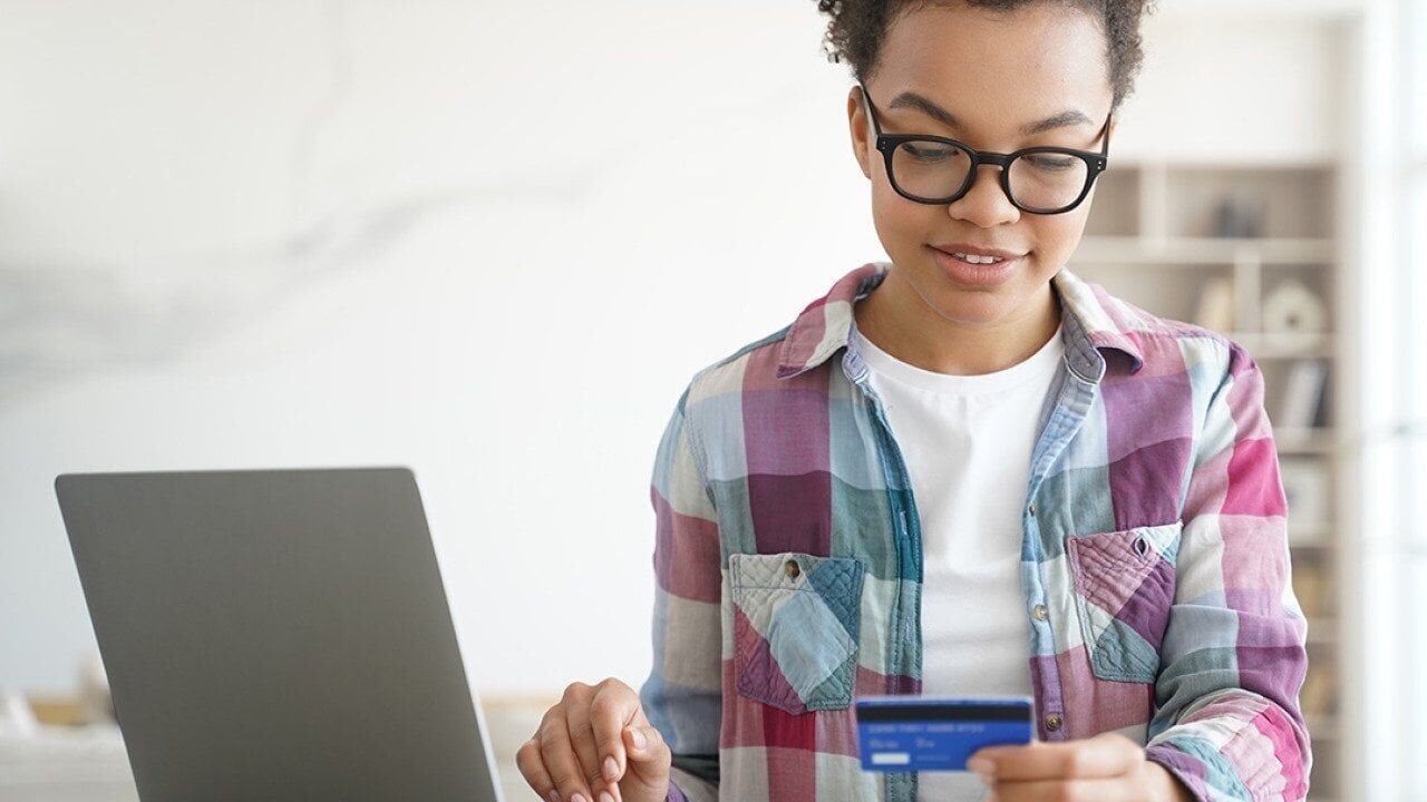 What every parent should teach their kids about credit cards before college in 2026