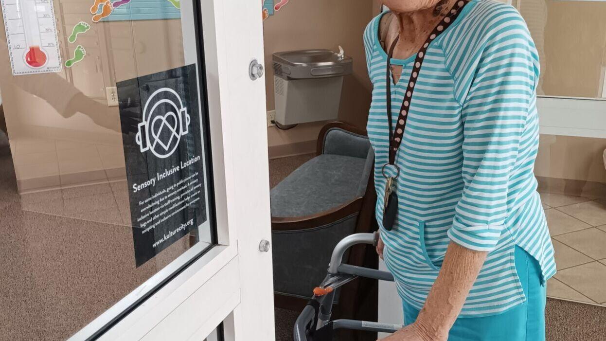 Upon entry to AHEPA Senior Living communities, visitors will see signage indicating the property is a Sensory Inclusive™ location.