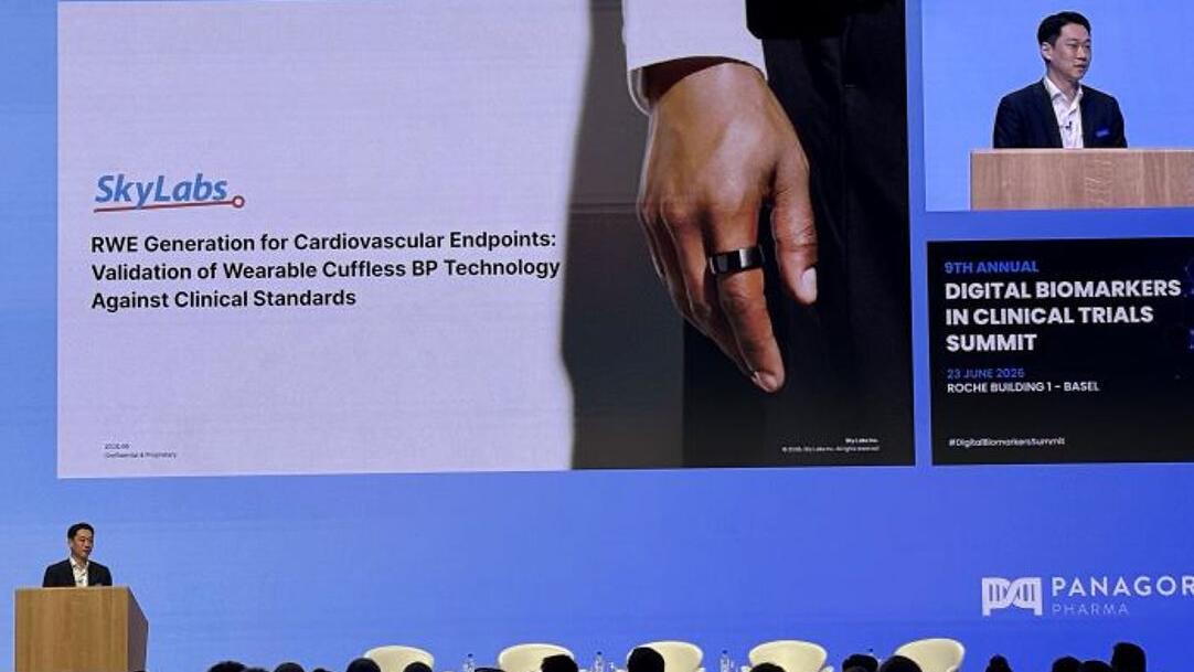 Sky Labs presents its ring-type blood pressure monitor, 'CART BP pro,' as a drug trial data platform at the 9th Digital Biomarkers in Clinical Trials Summit in Basel, Switzerland.