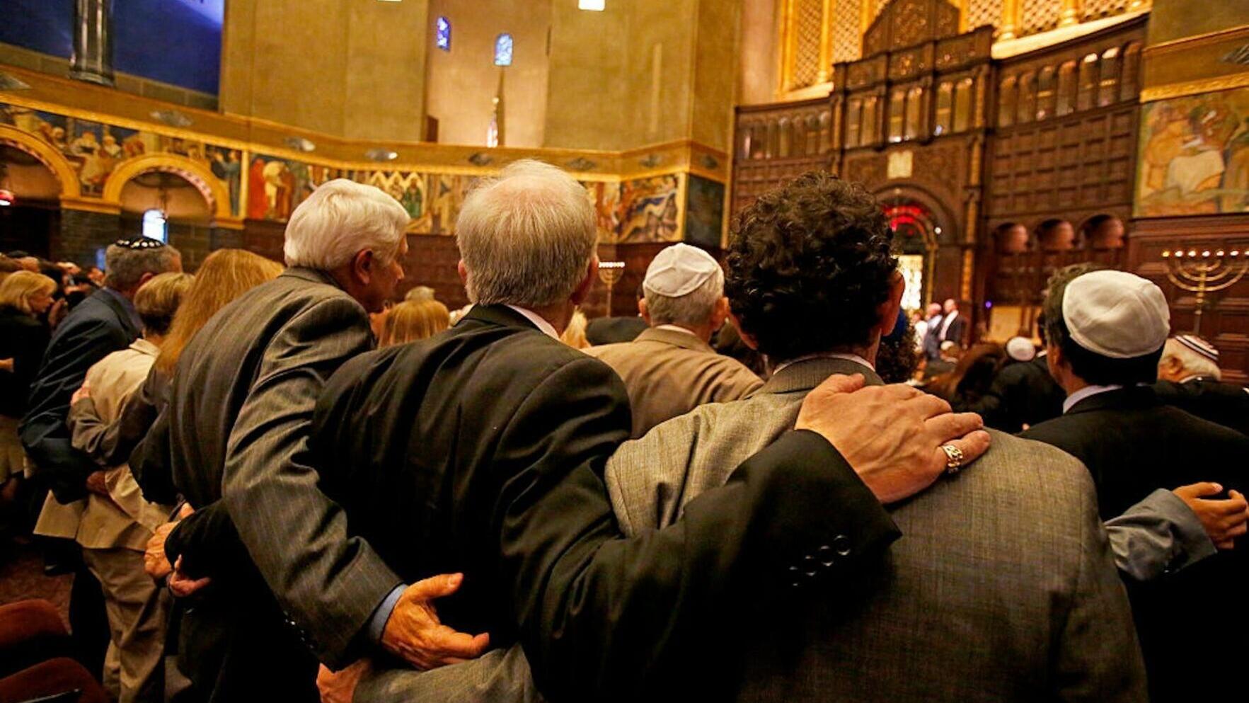 Members of the congregation sing during a Rosh Hashana service at the Wilshire Boulevard Temple in Los Angeles in 2013.