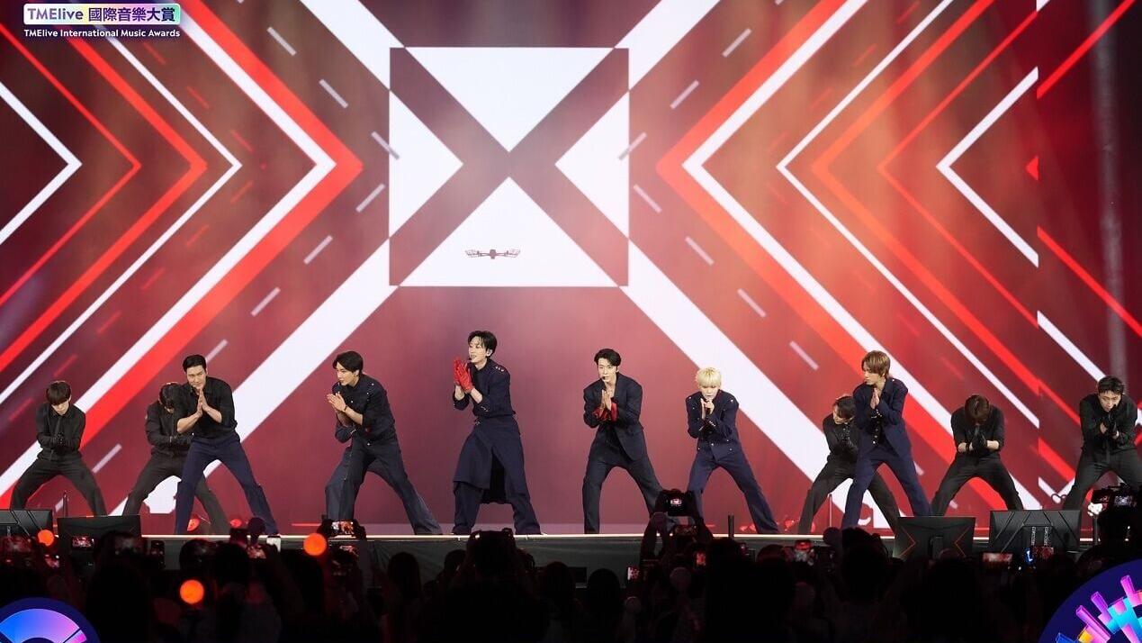 SUPER JUNIOR