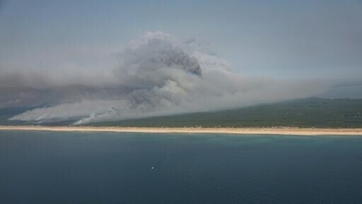 The main wildfire burning in France's southwest has created a 'fire cloud', which generates its own winds
