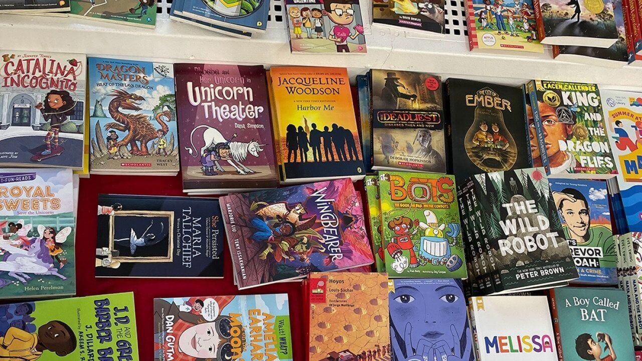 This elementary school banned screens in the middle of the year. Will it solve their reading crisis?