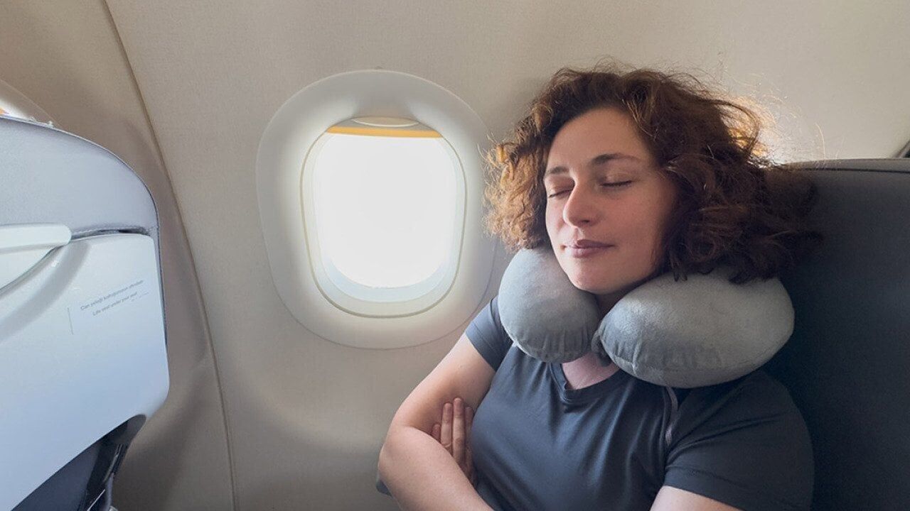 12 tips to actually get sleep on an airplane, even in economy