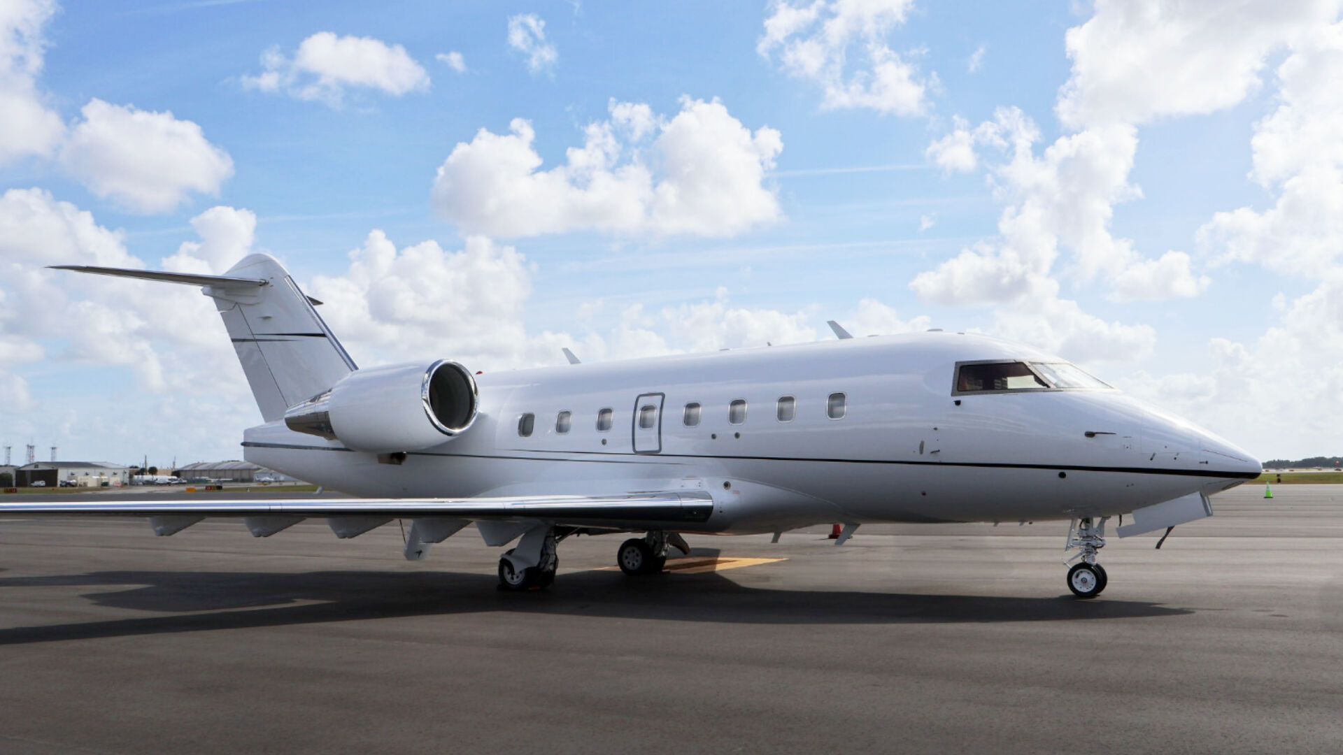 Bombardier Challenger 604
