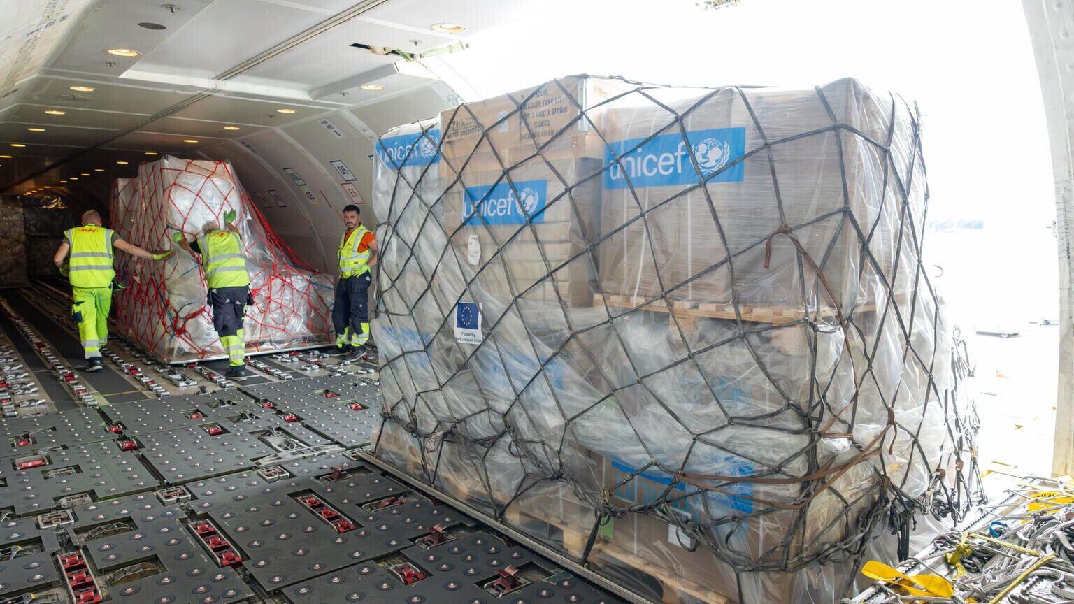Aid bound for Venezuela is loaded in a cargo plane at UNICEF's global supply and logistics hub in Copenhagen. (CNW Group/Canadian Unicef Committee)