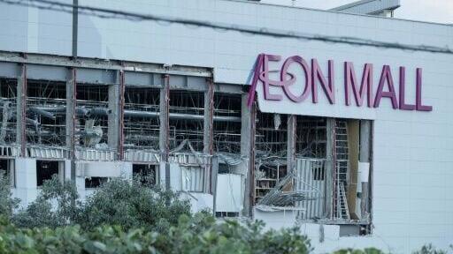 The Aeon Mall Kumamoto in the town of Kashima was apparently gutted by a gas explosion, a government source told the Kyodo news agency, collapsing ceilings and walls