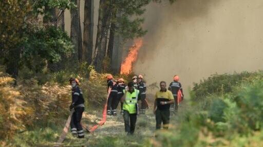 The Bordeaux region is on alert as temperatures approach 40C and winds pick up