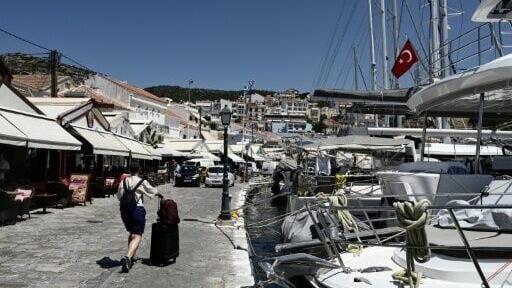 Restaurants on Samos have taken to displaying menus in Turkish to attract the clientele