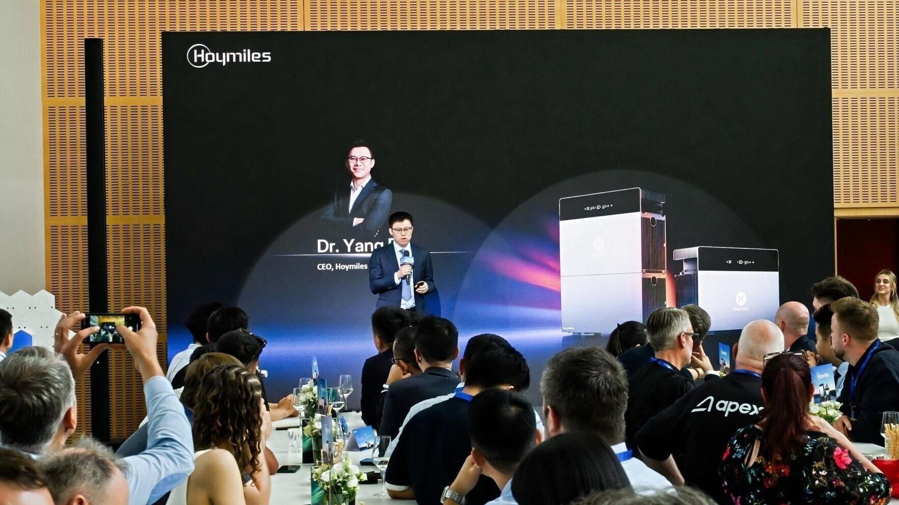 Dr. Yang Bo, CEO of Hoymiles, delivered the opening speech at the HiBattery 4020 X launch event (PRNewsfoto/Hoymiles Power Electronics Inc.)