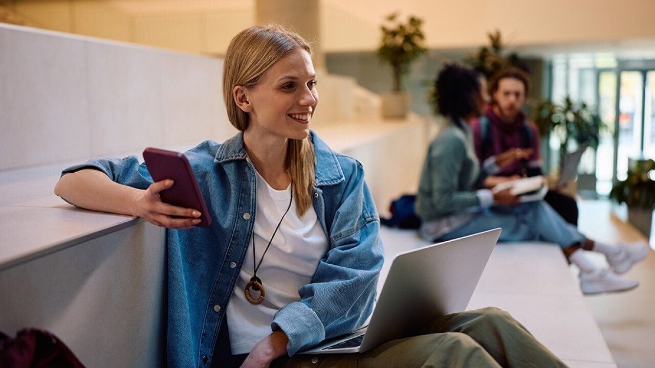How does online schooling support students preparing for college?