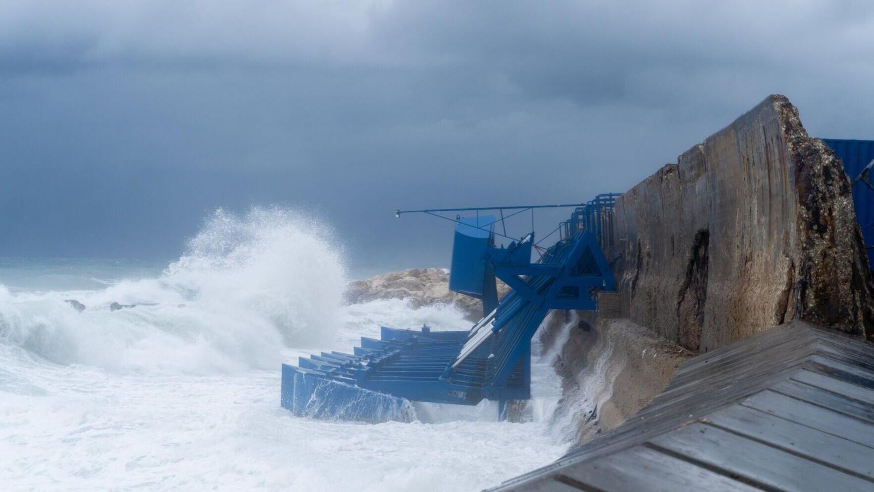 Jaffa Station during storm (PRNewsfoto/Eco Wave Power Global AB (publ))