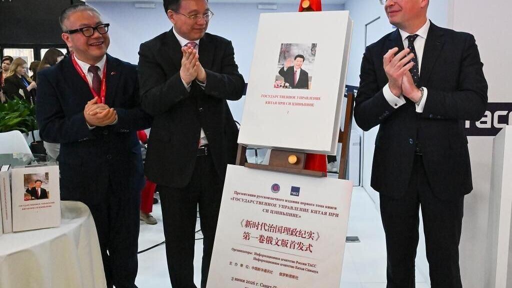 President of Xinhua News Agency Fu Hua (C), TASS Director General Andrey Kondrashov (R), Chinese Consul General in St. Petersburg Luo Zhanhui jointly unveil the Russian edition of the first volume of "China's Governance Under Xi Jinping's Leadership" du...