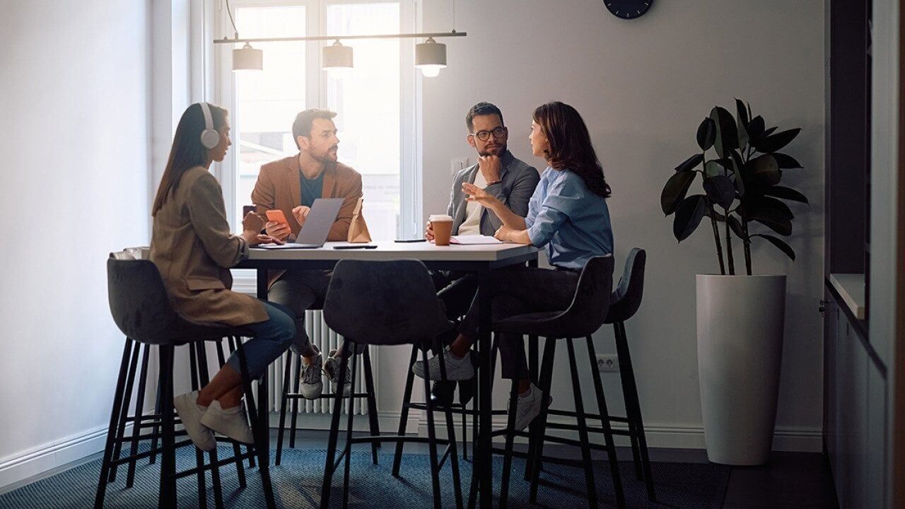 Is it better to hire a digital marketing agency or a freelancer?