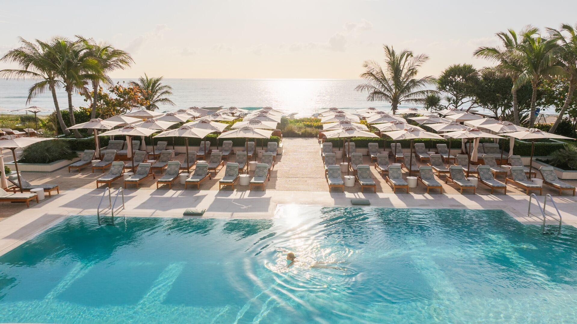Four Seasons Resort Palm Beach Pool
